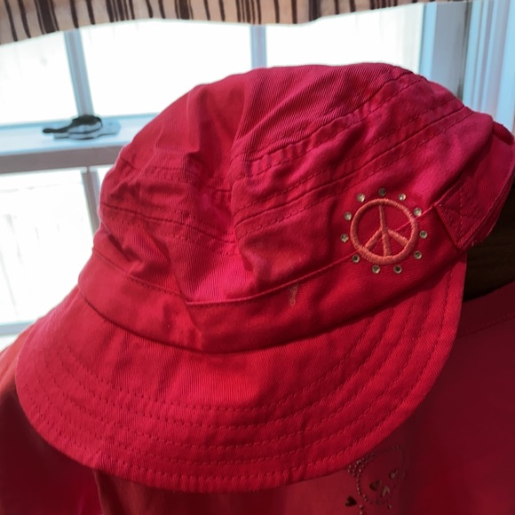 NWOT PINK SKULL ☠️ RHINESTONE TEE & PEACE ☮️ CAP❤️ - Picture 2 of 8